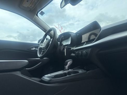 Used 2025 Chevrolet Trax LS image 26
