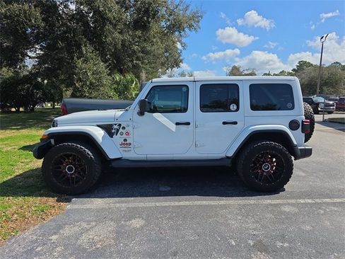 Used 2018 Jeep Wrangler Unlimited Sahara image 2