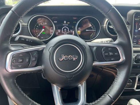 Used 2022 Jeep Wrangler Unlimited Sahara image 23