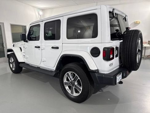 Used 2022 Jeep Wrangler Unlimited Sahara AWD/4WD image 6