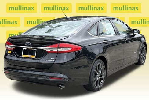 Used 2018 Ford Fusion SE w/ Equipment Group 601A image 4