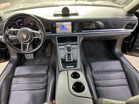 Used 2018 Porsche Panamera 4 image 19