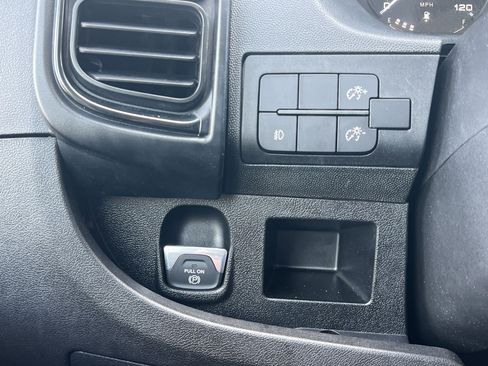 Used 2025 RAM ProMaster 2500 w/ Convenience Group FWD image 13