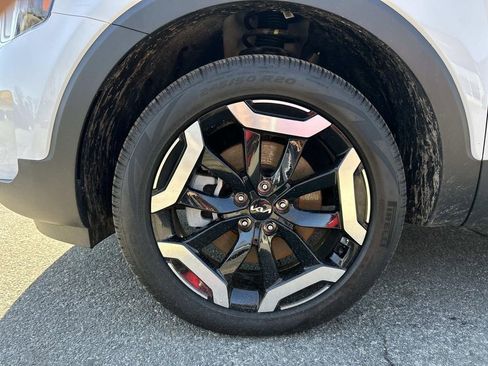 Certified 2025 Kia Telluride S image 9