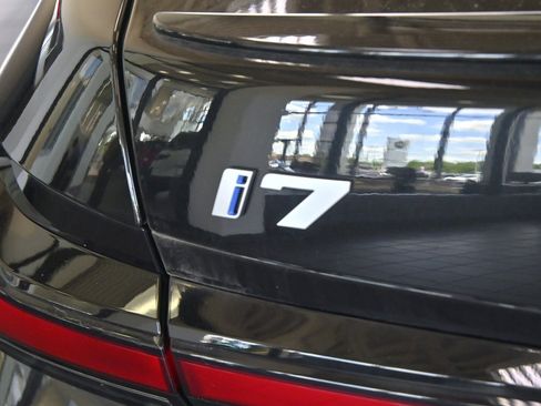 New 2024 BMW i7 eDrive50 w/ M Sport Package image 4