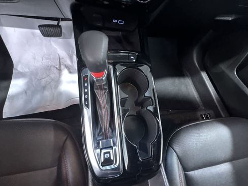 Used 2025 Chevrolet Trax RS w/ Sunroof Package image 29