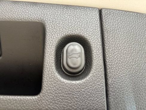 Used 2020 Cadillac Escalade Luxury AWD/4WD image 16
