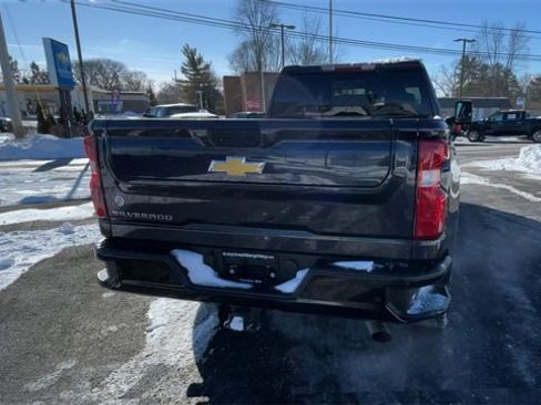 Used 2024 Chevrolet Silverado 2500 Custom w/ Custom Value Package image 9
