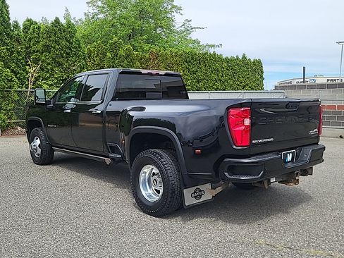 Used 2022 Chevrolet Silverado 3500 High Country w/ Technology Package AWD/4WD image 5