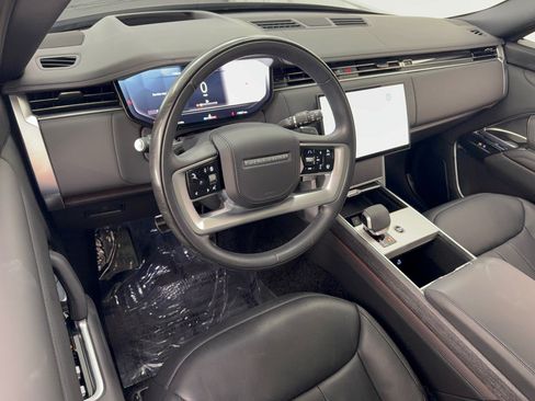 Used 2025 Land Rover Range Rover SE AWD/4WD image 4