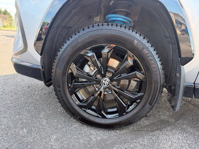 Used 2023 Toyota RAV4 XSE AWD/4WD image 16