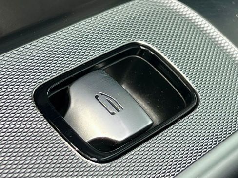 Certified 2023 Mercedes-Benz GLC 300 4MATIC image 33