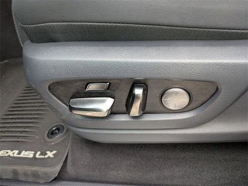 Certified 2024 Lexus LX 600 4WD w/ Appearance Package image 20