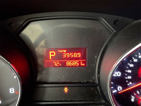 Used 2016 Kia Sedona LX image 12