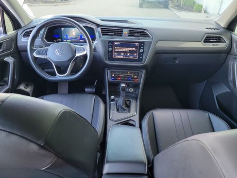 Used 2022 Volkswagen Tiguan SE w/ Panoramic Sunroof Package FWD image 19