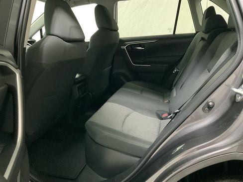 Used 2022 Toyota RAV4 XLE AWD/4WD image 16