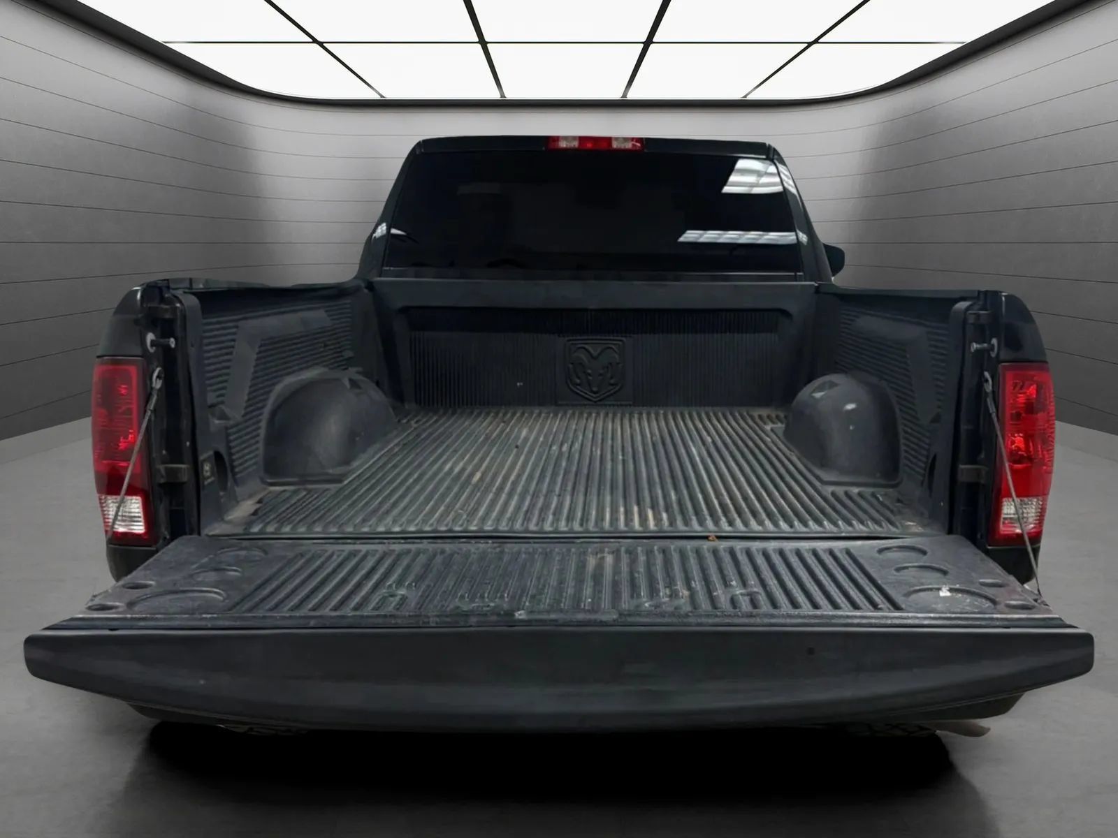 Used 2017 RAM 1500 Express RWD image 16