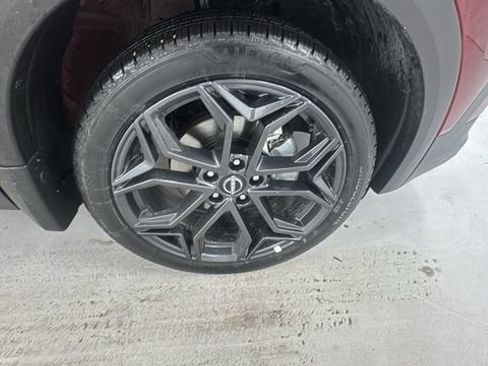 Certified 2025 Nissan Kicks SR image 9