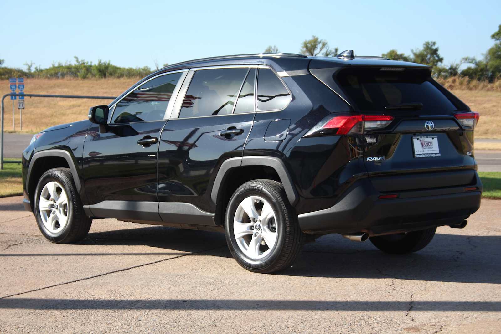 Used 2020 Toyota RAV4 XLE FWD image 8