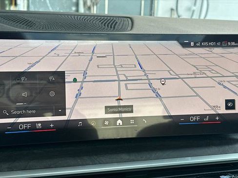 New 2026 BMW X7 xDrive40i w/ Premium Package image 19