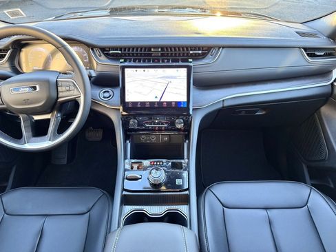 New 2025 Jeep Grand Cherokee Limited w/ Black Appearance Package image 11