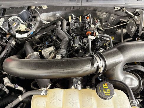 Used 2025 Ford Expedition Active AWD/4WD image 33