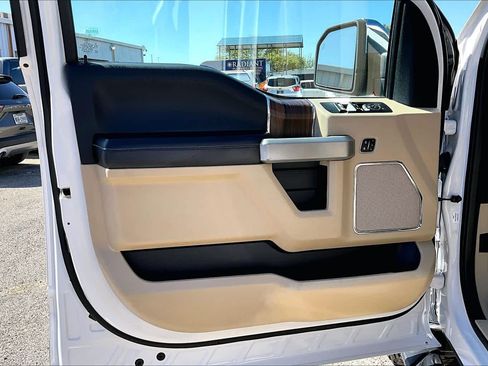 Used 2017 Ford F150 Lariat image 22