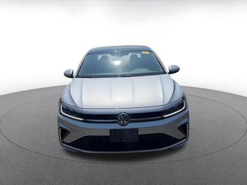 Used 2025 Volkswagen Jetta SE image 3