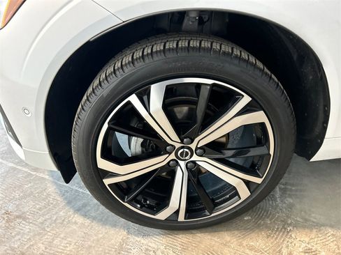 Certified 2023 Volvo XC60 B5 Ultimate w/ Climate Package image 8