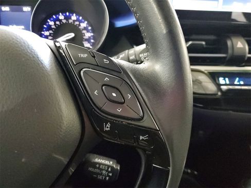 Used 2021 Toyota C-HR XLE image 22