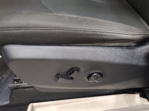 Used 2017 Chrysler Pacifica Touring FWD image 19
