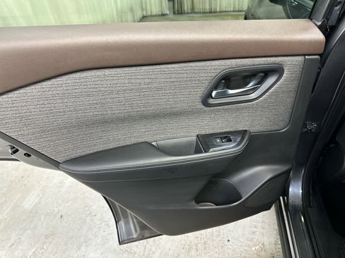 Certified 2023 Nissan Rogue SV image 28