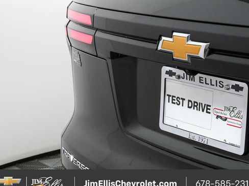 Used 2025 Chevrolet Traverse LT image 36