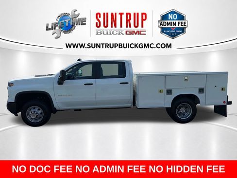 Used 2025 Chevrolet Silverado 3500 W/T AWD/4WD image 2