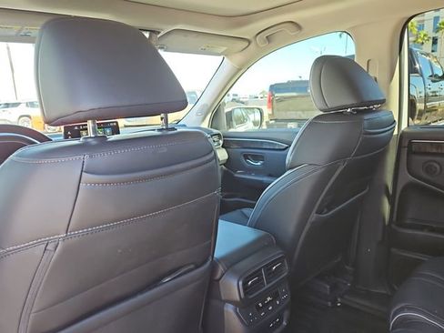 Used 2025 Honda Pilot Elite image 12