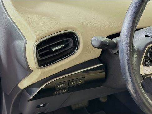 Used 2018 Toyota Prius Three w/ Advanced Technology Package image 12