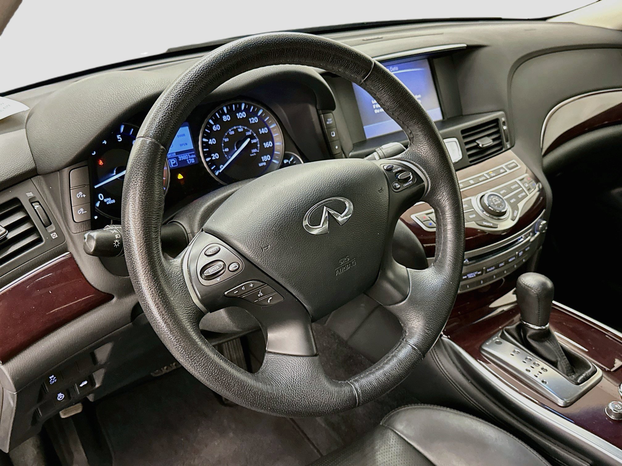 Used 2018 INFINITI Q70 Luxe AWD/4WD image 18
