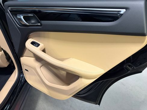Certified 2026 Porsche Macan AWD/4WD image 26