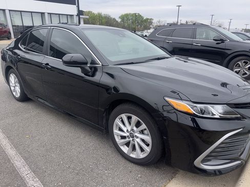 Used 2023 Toyota Camry LE image 2