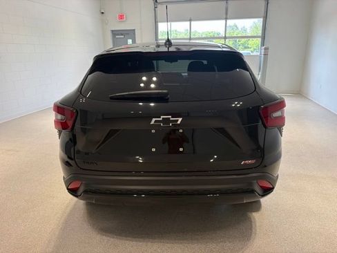 Used 2024 Chevrolet Trax RS FWD image 5