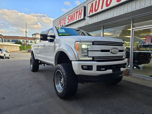 Used 2019 Ford F250 Platinum w/ Platinum Ultimate Package AWD/4WD image 5
