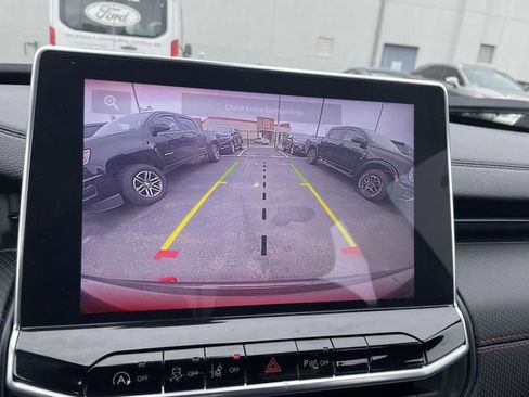 Used 2024 Jeep Compass Trailhawk image 32