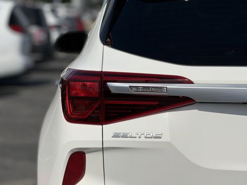 Certified 2022 Kia Seltos SX image 7