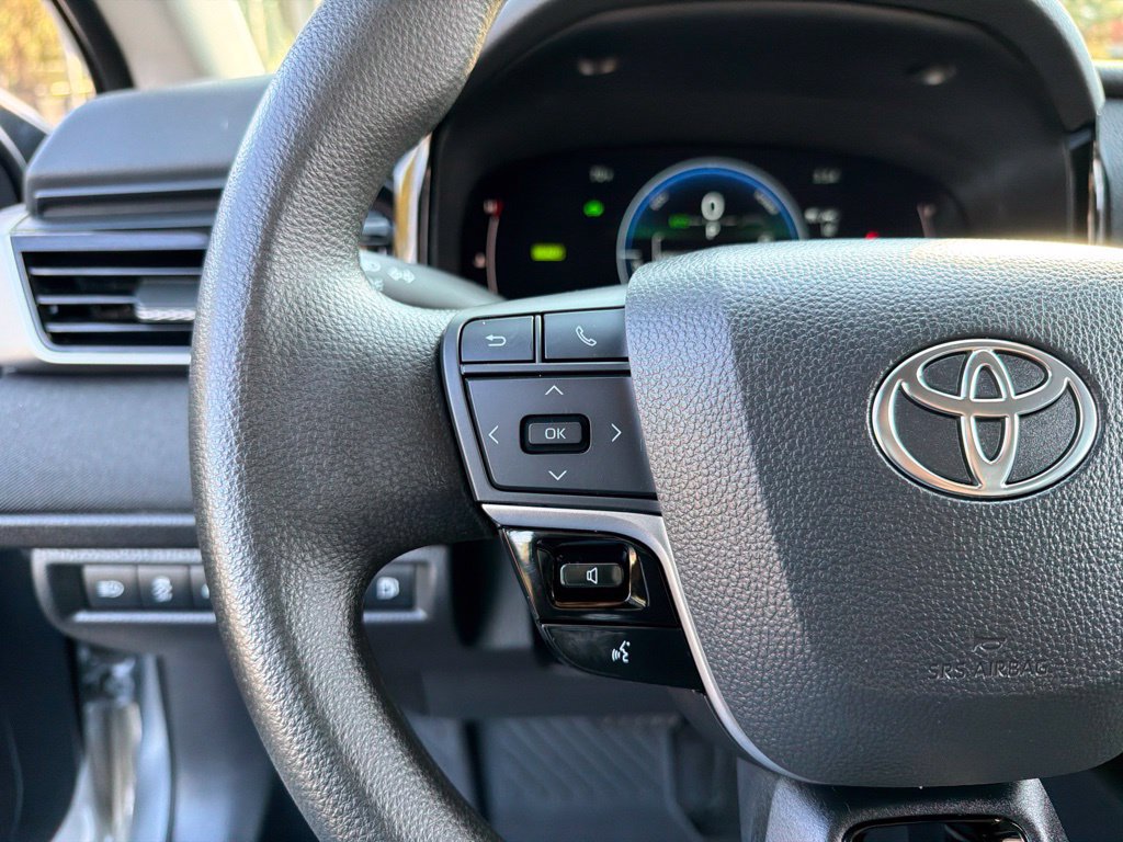 Used 2025 Toyota Camry LE w/ Convenience Package FWD image 16