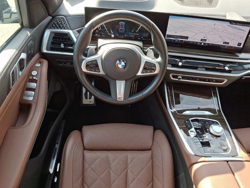 Used 2024 BMW X7 xDrive40i w/ M Sport Package AWD/4WD image 4