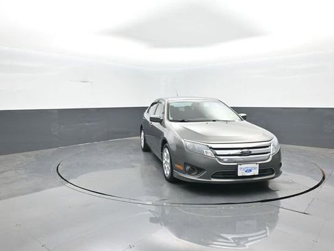 Used 2010 Ford Fusion SE FWD image 2