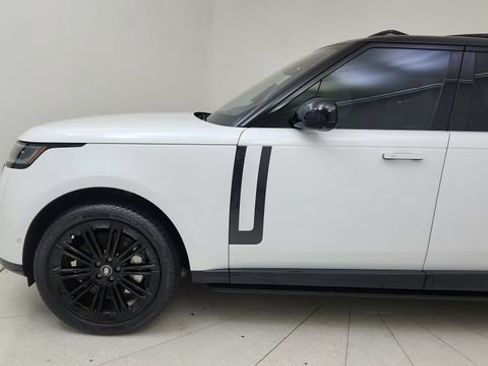 Used 2023 Land Rover Range Rover SE image 9
