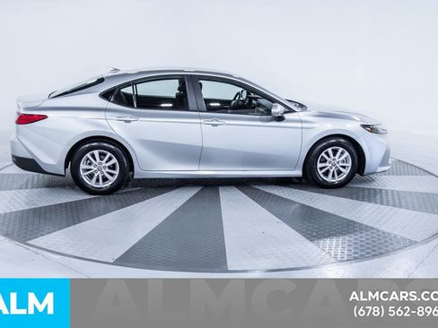 Used 2025 Toyota Camry LE image 11