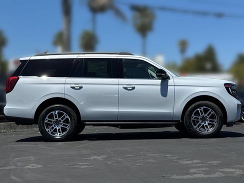 New 2026 Ford Expedition Active AWD/4WD image 2