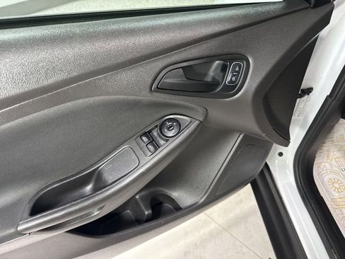 Used 2018 Ford Focus S image 9